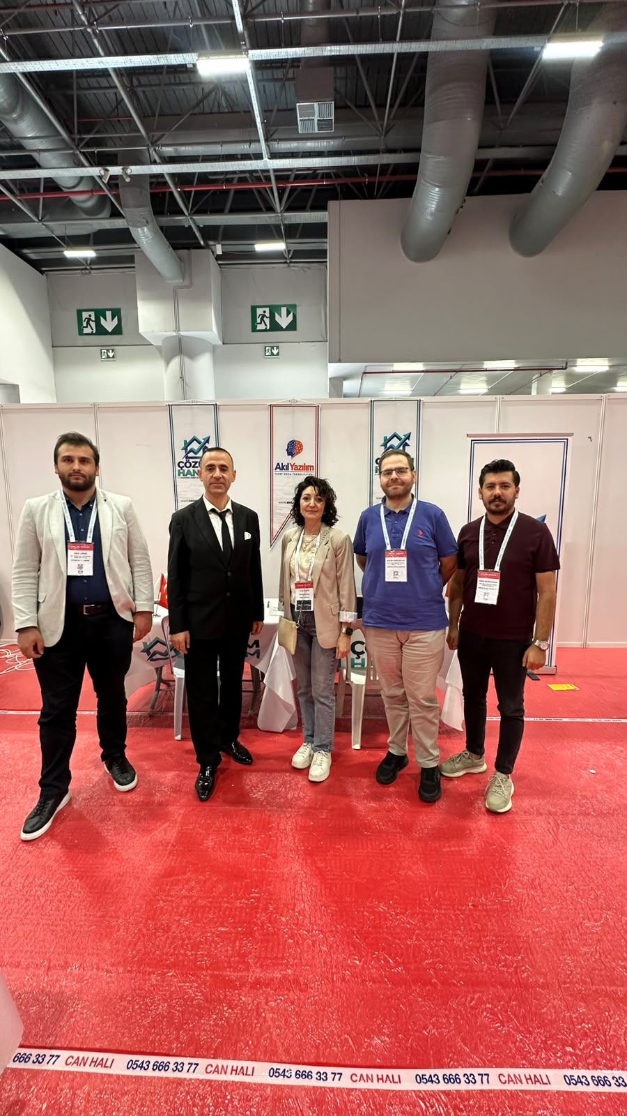 Halil Çınar, TÜYAFED Başkanı Mustafa Çalış, Sonay Çetin, Doç. Dr. Cemal Aktürk ve Ahmet Büyükayman ÇÖZÜMHANEM standında